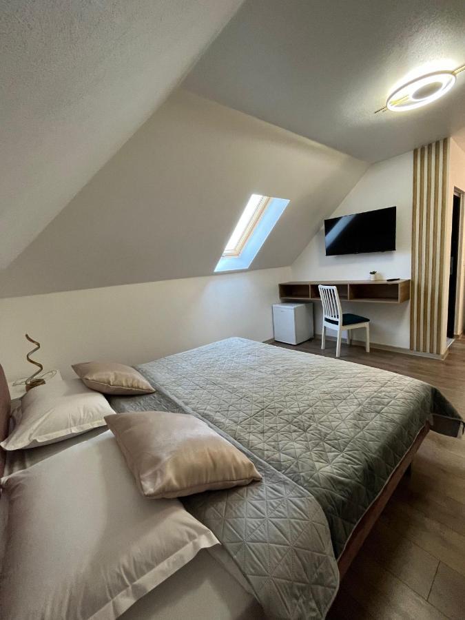 Отель Casa Boila Birsana Экстерьер фото